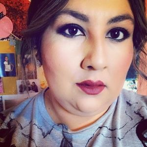 Meet your Posher, Esmeralda